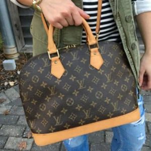 💎✨BEAUTIFUL✨💎 AUTHENTIC Louis Vuitton Monogram Alma Hand Bag